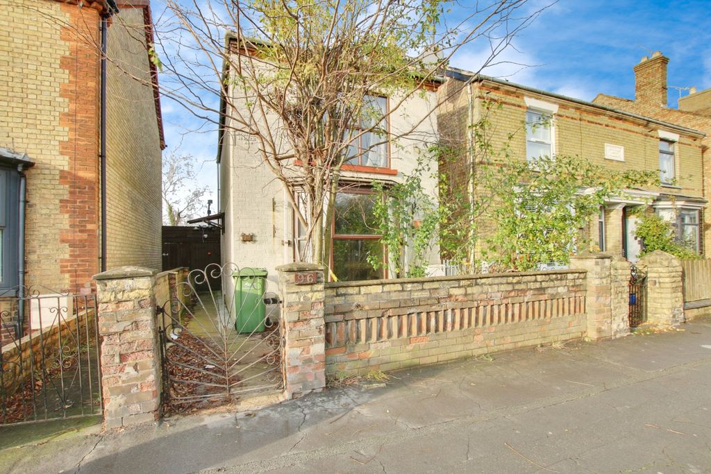 Property photo 1 of 8