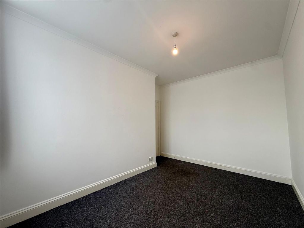 Property photo 3 of 10 Bedroom 1