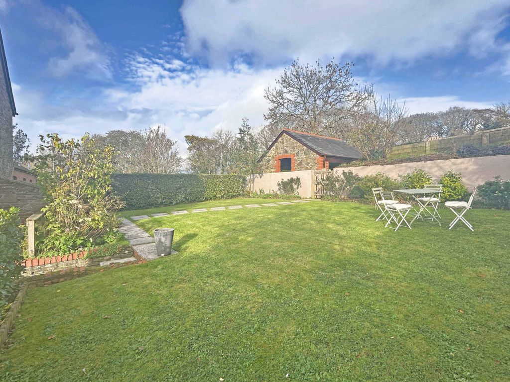 Property photo 3 of 13 Photo 3