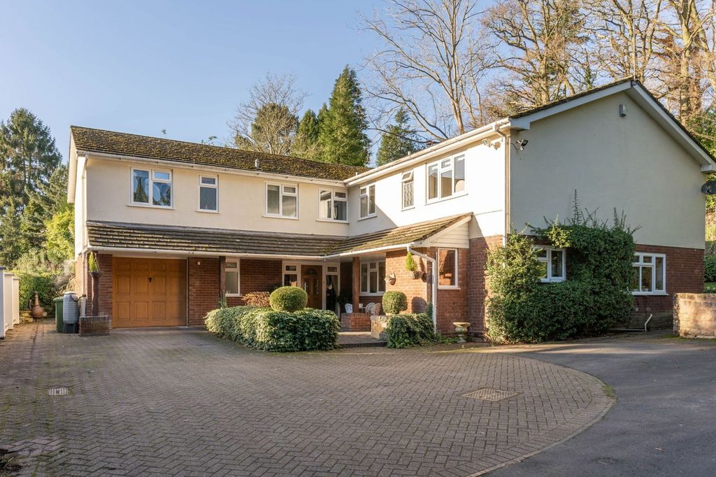 Property photo 1 of 28