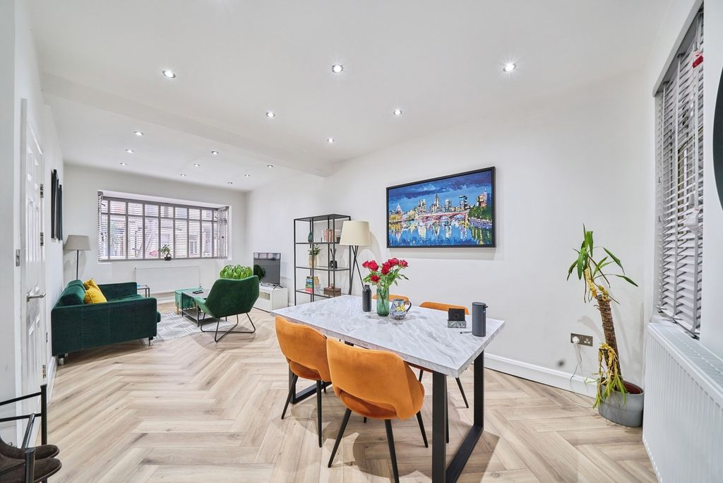 Property photo 1 of 18 Pbox-Img.Jpg