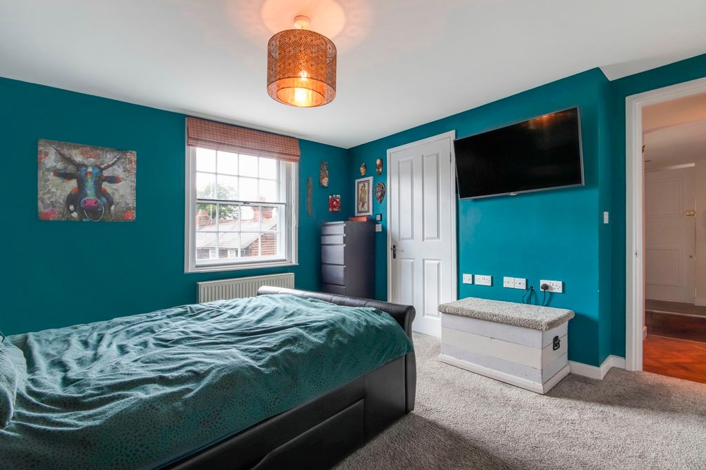 Additional image 6 of 2 bed flat for saleLingfield Road, Edenbridge TN8