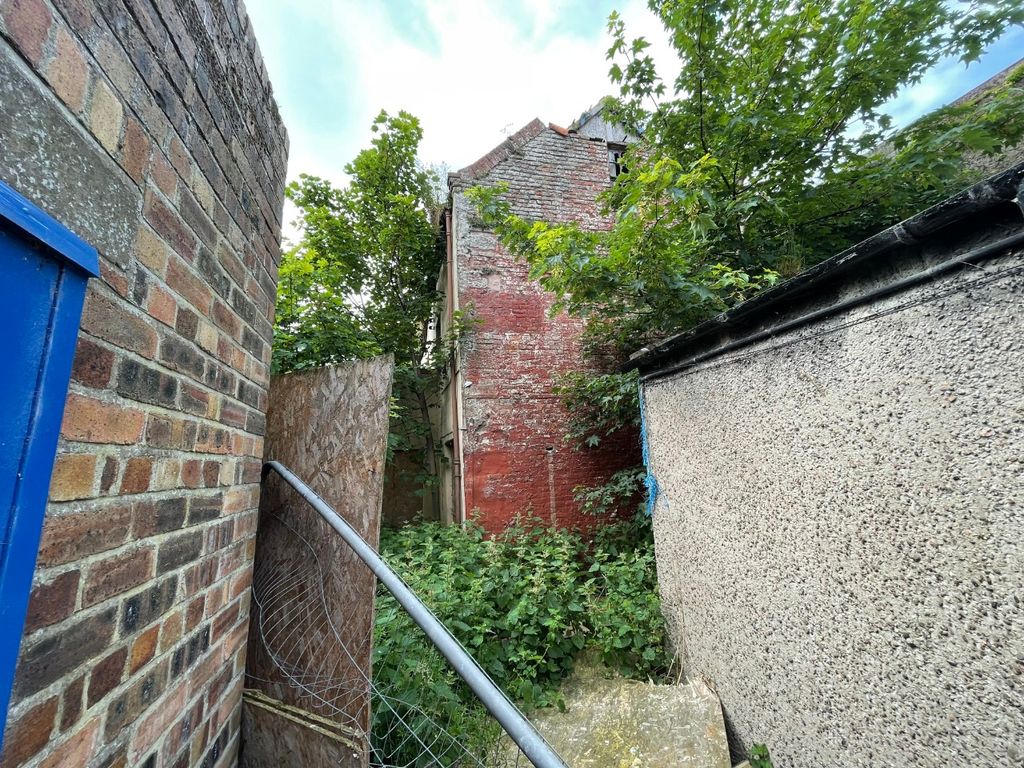 Property photo 2 of 4