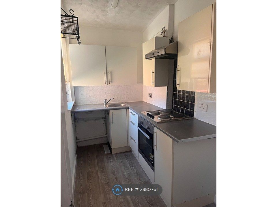 Property photo 1 of 11 Kitchen