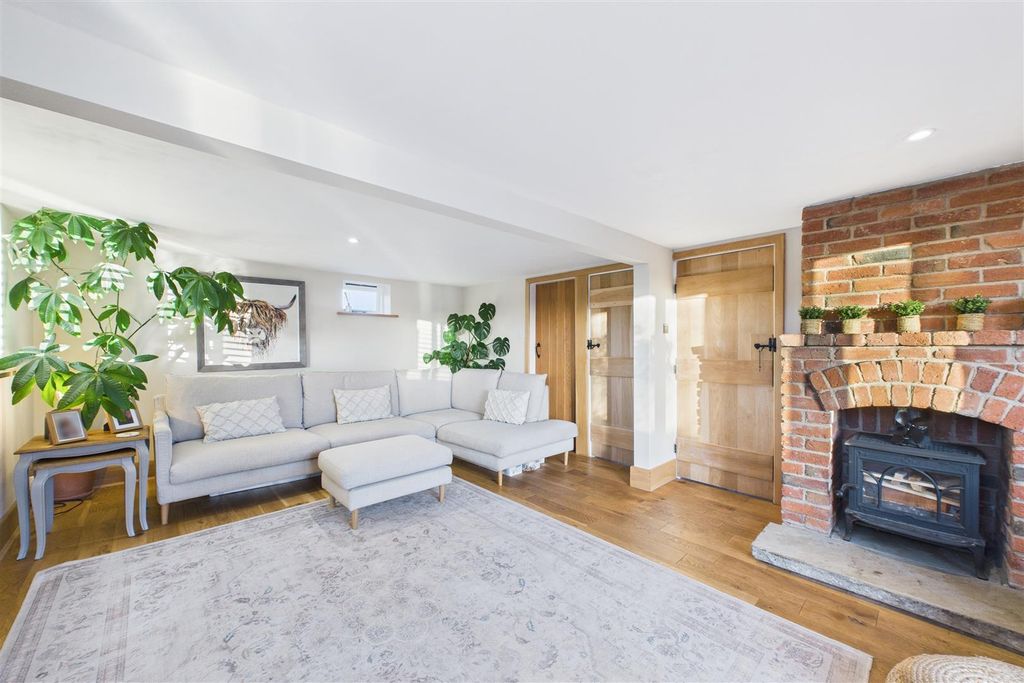 Property photo 2 of 27 Sitting Room