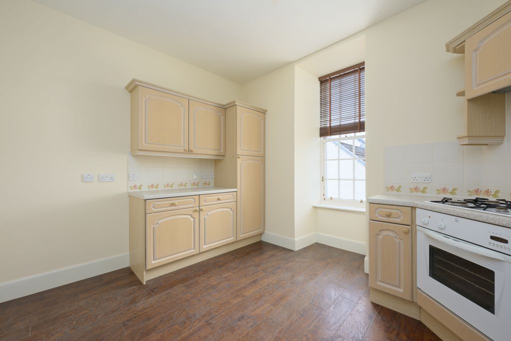 Additional image 11 of 3 bed flat for sale11 Craigflower House, Torryburn KY12