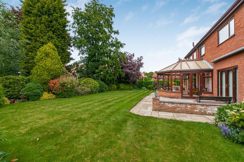 Property photo 3 of 26 1 Pear Tree Park3.Jpg