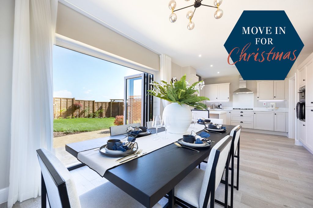 Property photo 1 of 11 Ds17257_05-Cotswolds_[Bh]_Move-In-For-Xmas_1280x8533