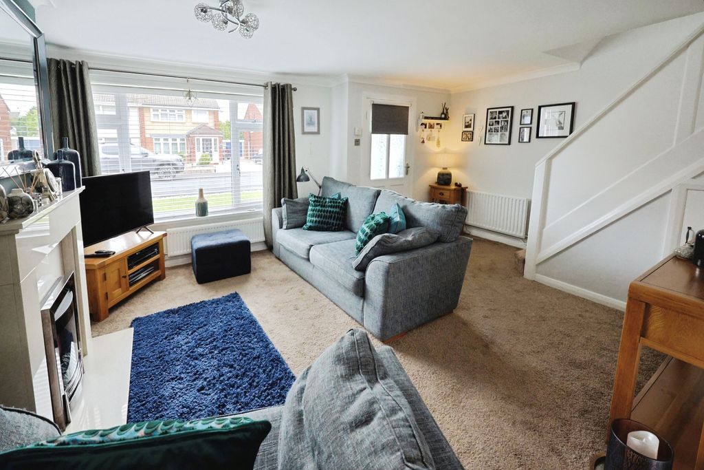 Property photo 2 of 15 Pbox-Living_Room-325348.Jpg