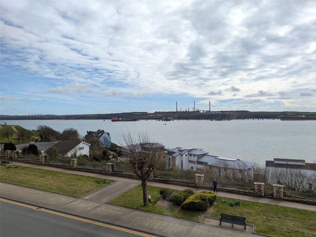 Additional image 11 of 2 bed flat to rentFlat 3, Lansdowne Court, Hamilton Terrace, Milford Haven, Pembrokeshire SA73