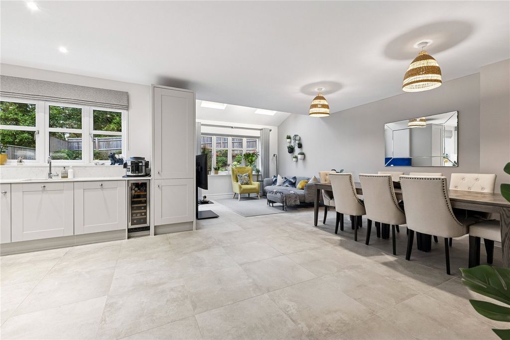 Property photo 2 of 19 Kitchen/Din/Family