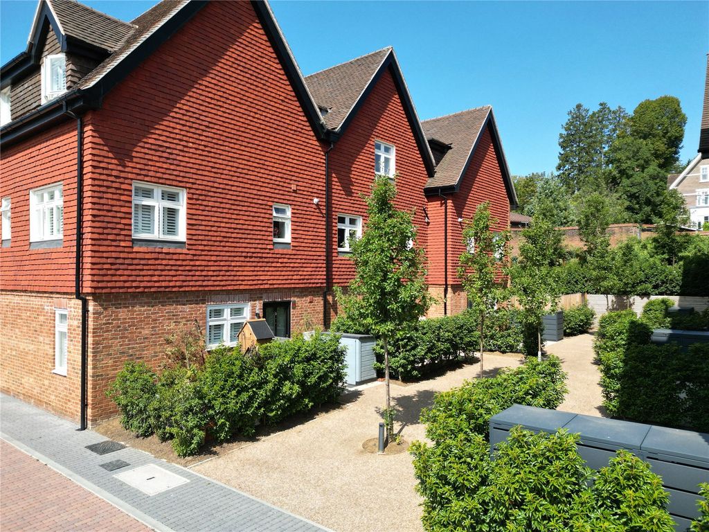 Property photo 1 of 14 External