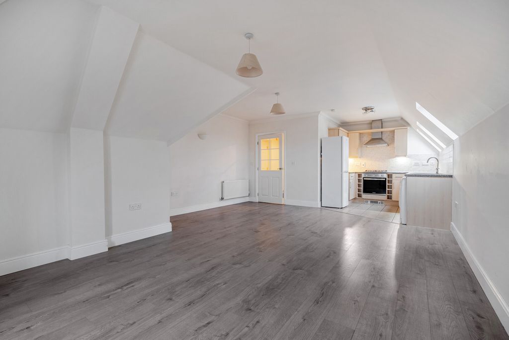Property photo 2 of 17 1401103-12-696E14...