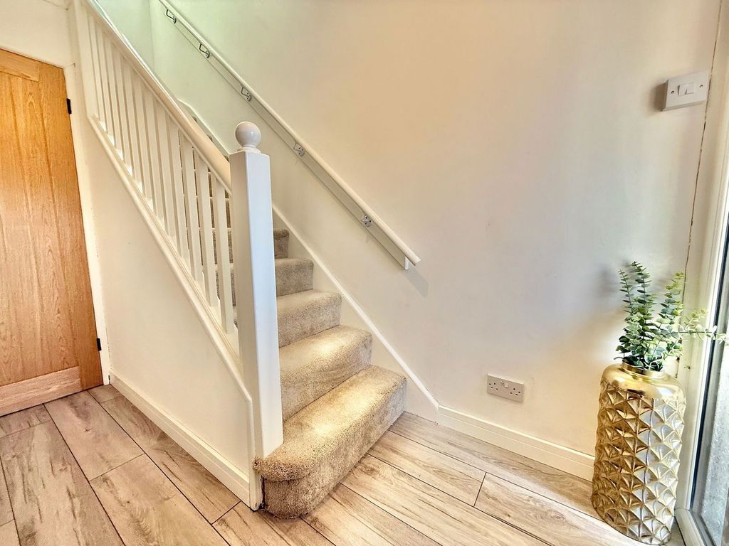 Property photo 3 of 27