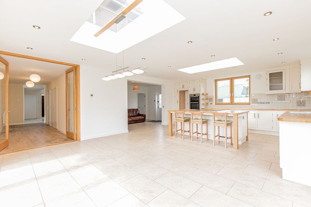 Property photo 3 of 12 139259