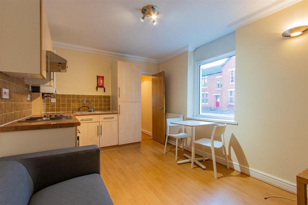 Property photo 2 of 8 Llantwit Street 2, 2-1.Jpg