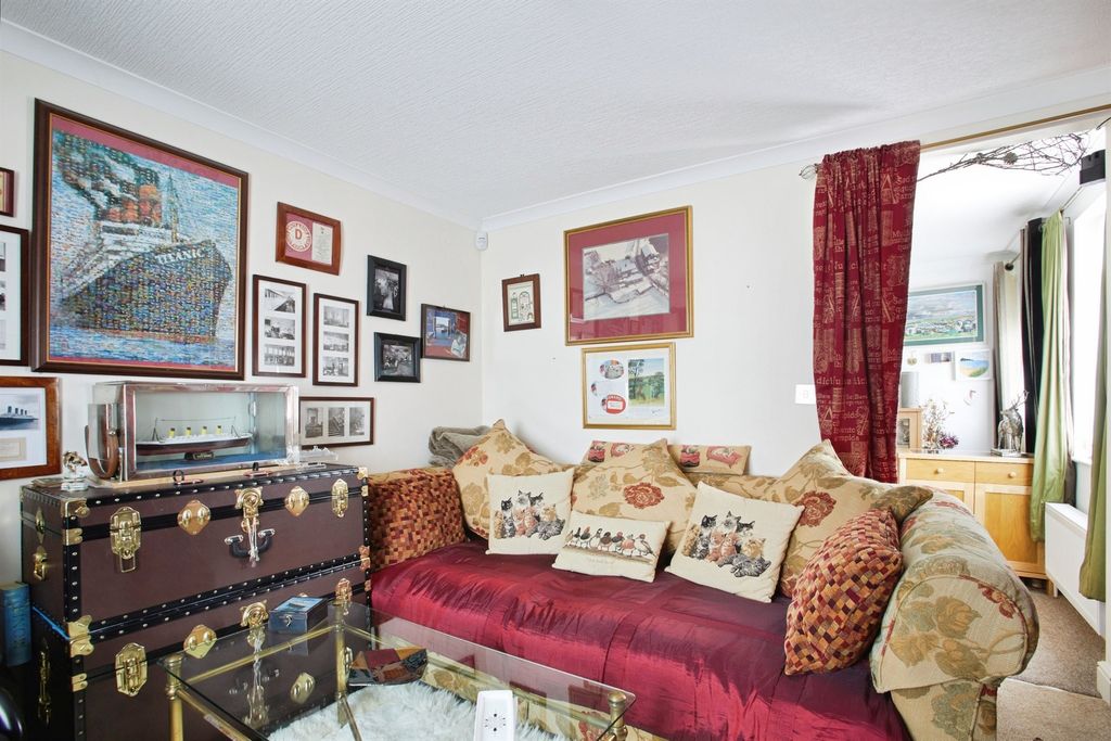 Property photo 2 of 13