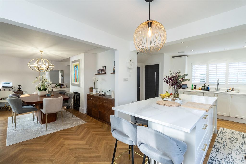 Property photo 3 of 21 Image