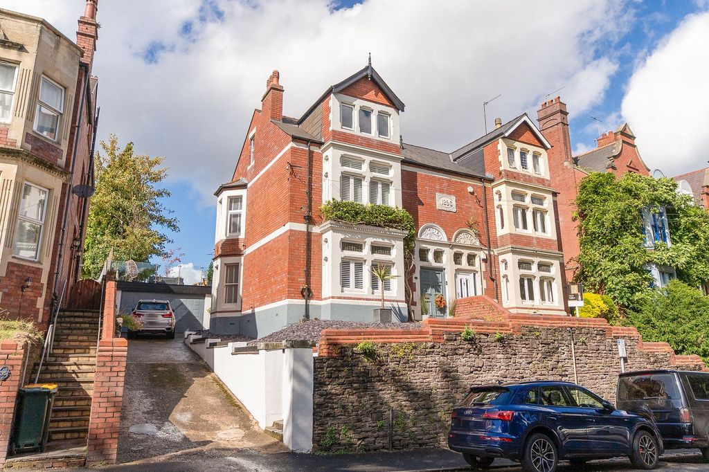Property photo 1 of 37