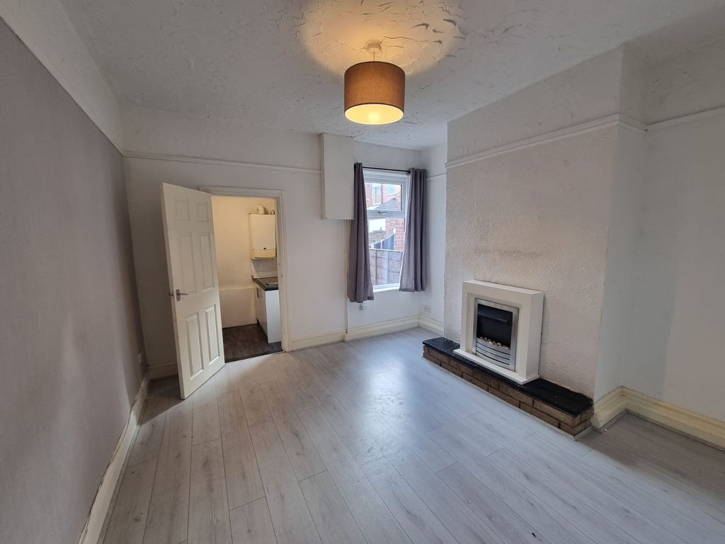 Property photo 3 of 10 Dining Room