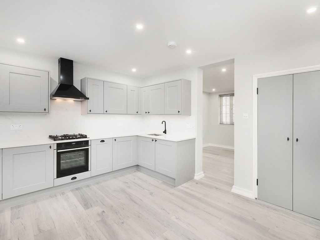 Property photo 2 of 9 Fouberts Place