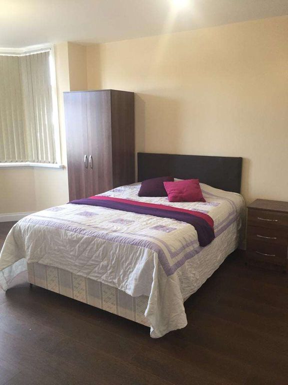 Property photo 1 of 8 House Share Room For Rent