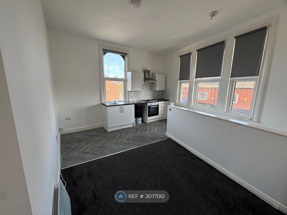 Property photo 1 of 7 Kitchen/ Lounge