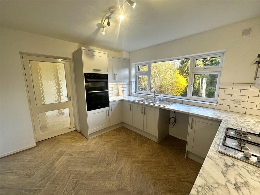 Property photo 3 of 11 Kitchen.Jpg