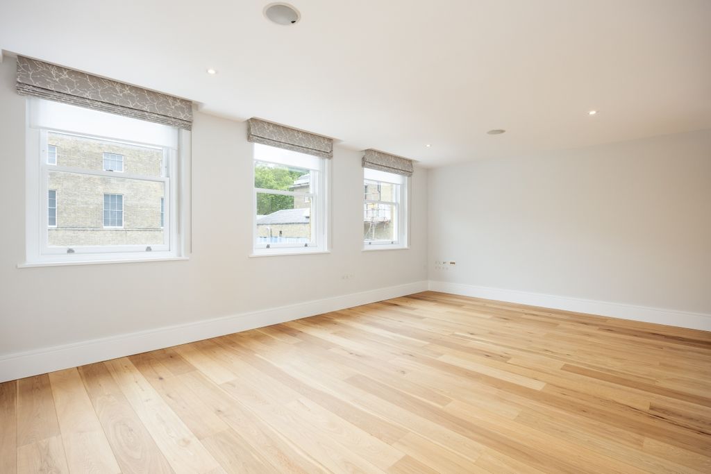Property photo 1 of 15 Cavalry Square 52...