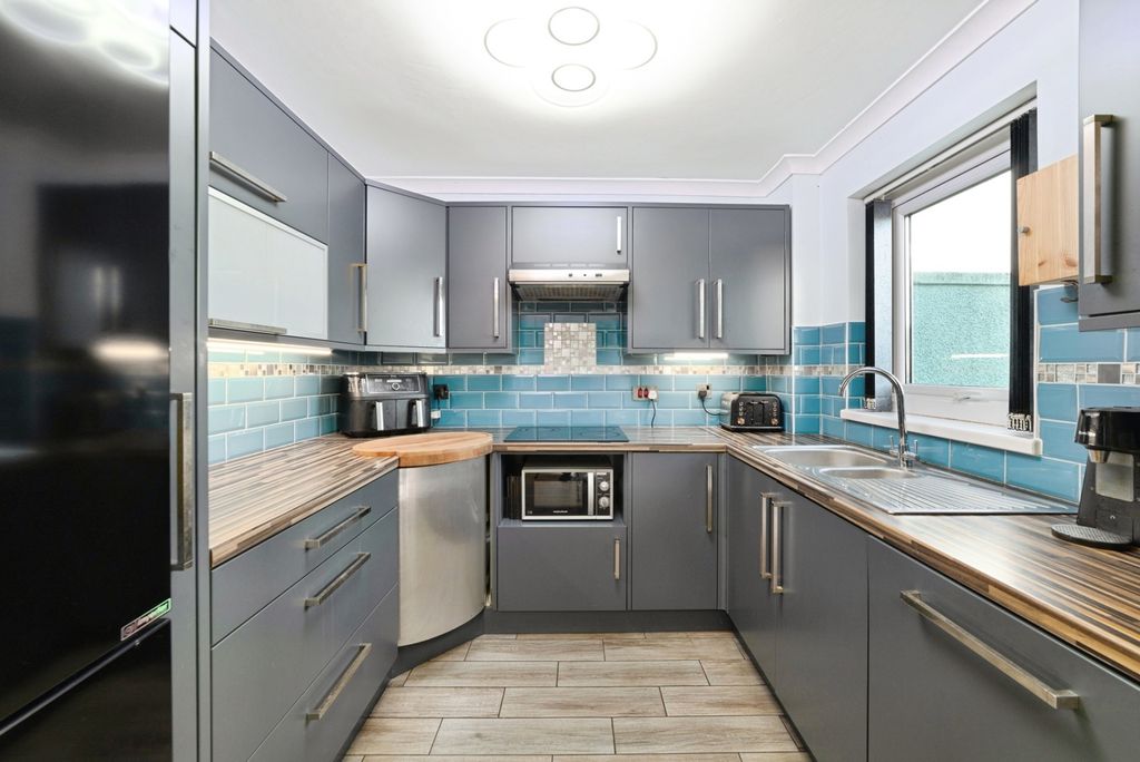 Property photo 3 of 24 Pbox-Img.Jpg