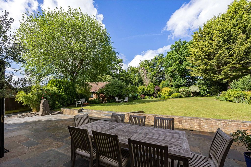 Property photo 3 of 26 Alfresco Dining