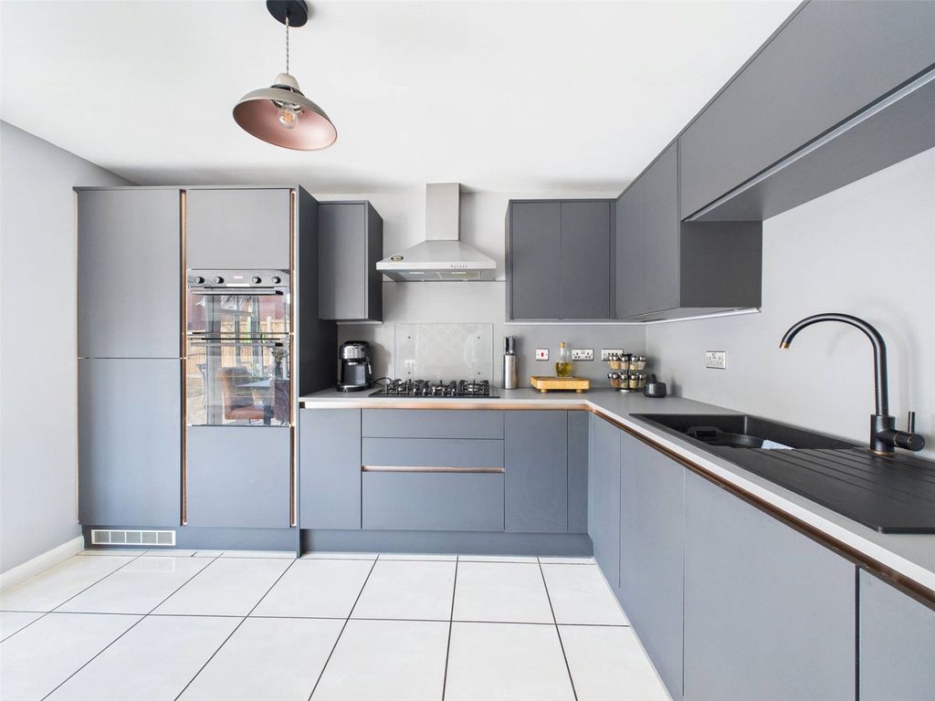 Property photo 3 of 18 Picture No. 12