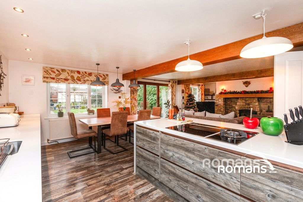 Property photo 2 of 21 Picture No. 14