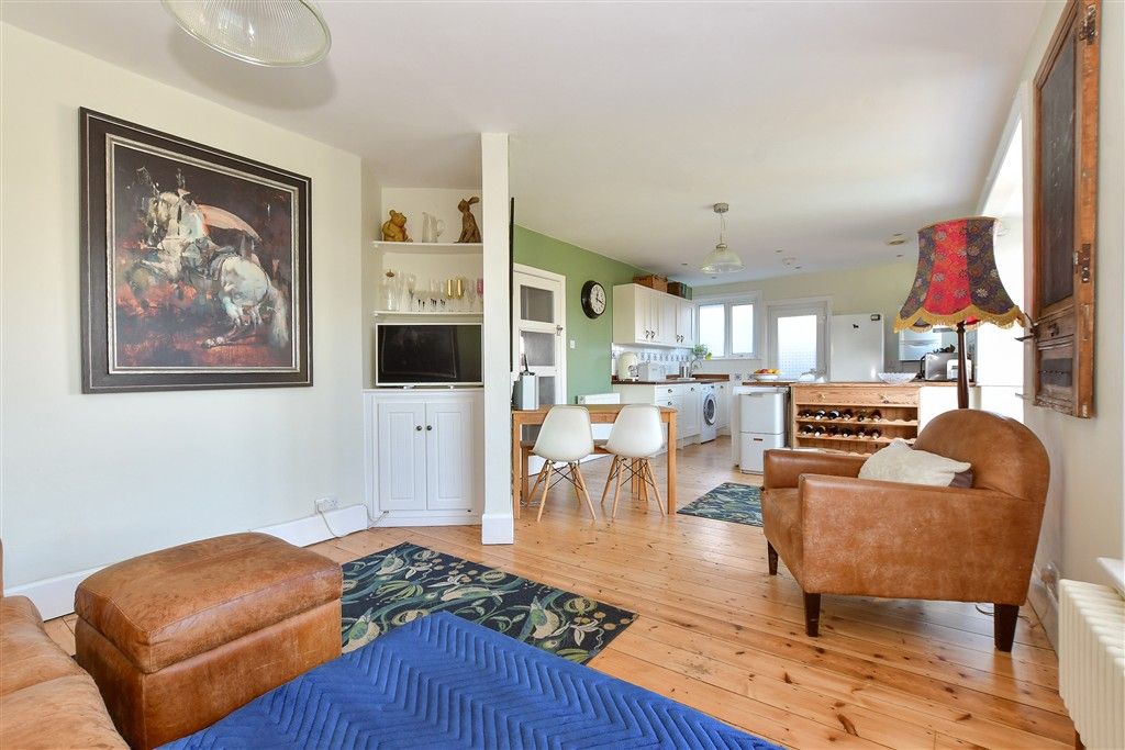 Property photo 3 of 10 Lounge