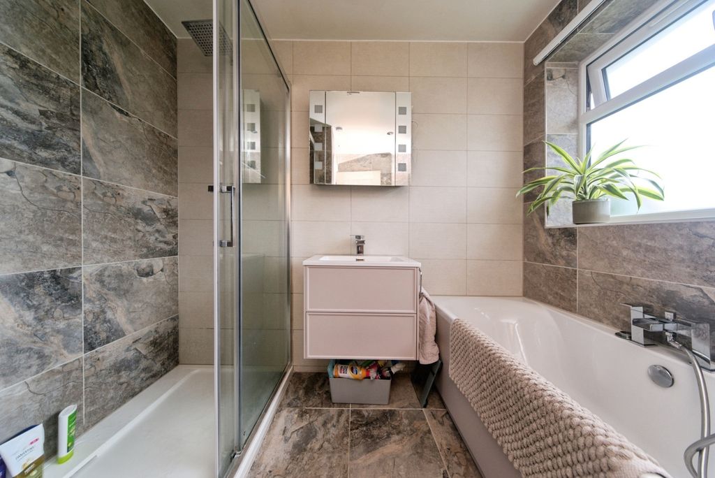 Property photo 3 of 17 Photo