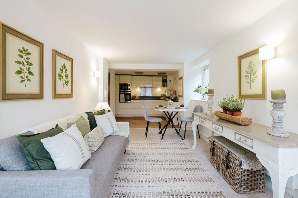 Property photo 1 of 39