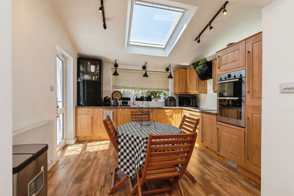 Property photo 3 of 15 Pbox-Img.Jpg