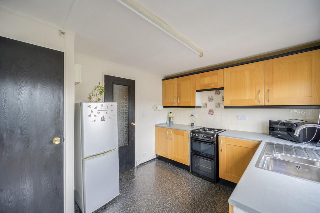 Property photo 2 of 19 Kitchen