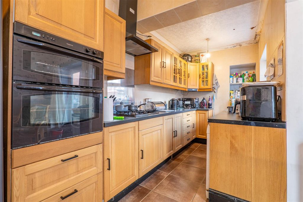 Property photo 3 of 22 Kitchen