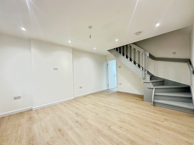 Property photo 2 of 9 Lounge