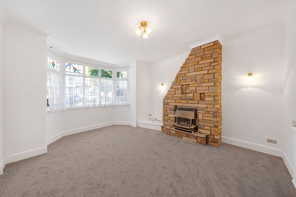 Property photo 2 of 23