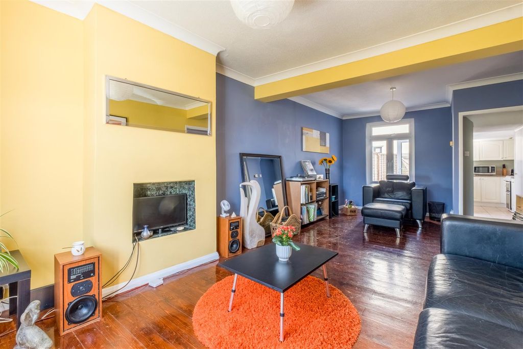 Property photo 3 of 13 89 Abinger Road-5.Jpg