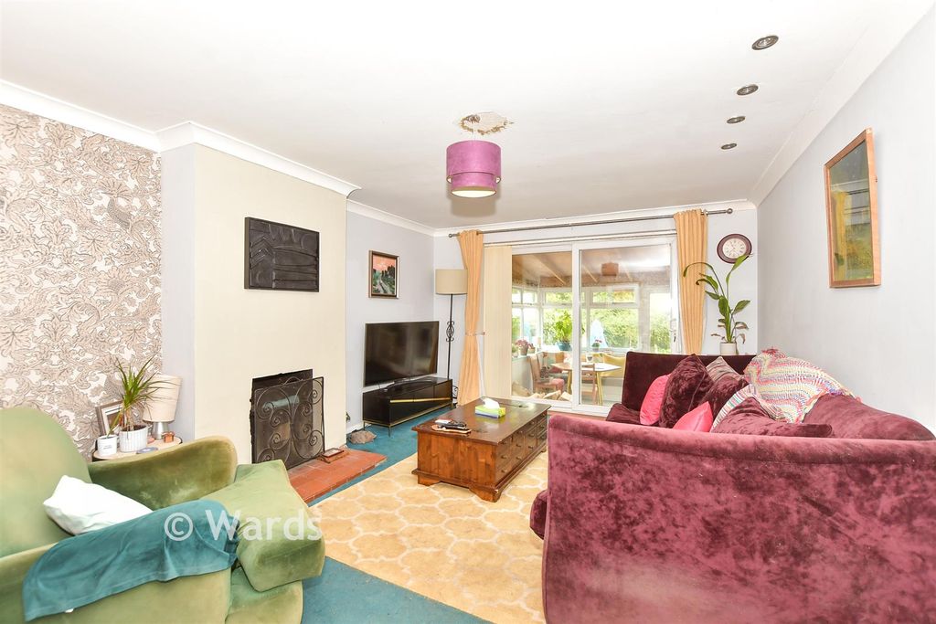 Property photo 1 of 15 Lounge