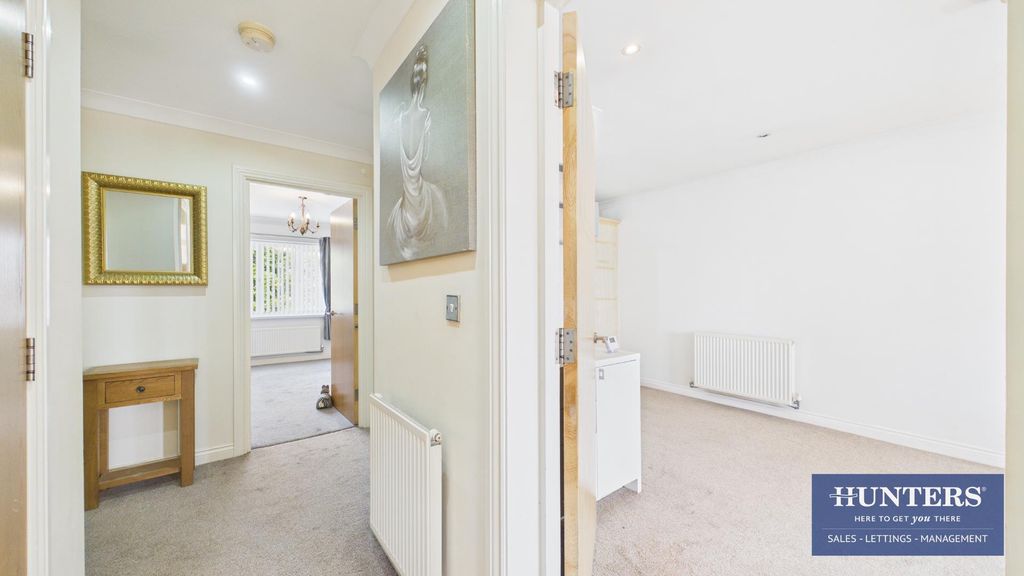 Property photo 3 of 16 Hallway