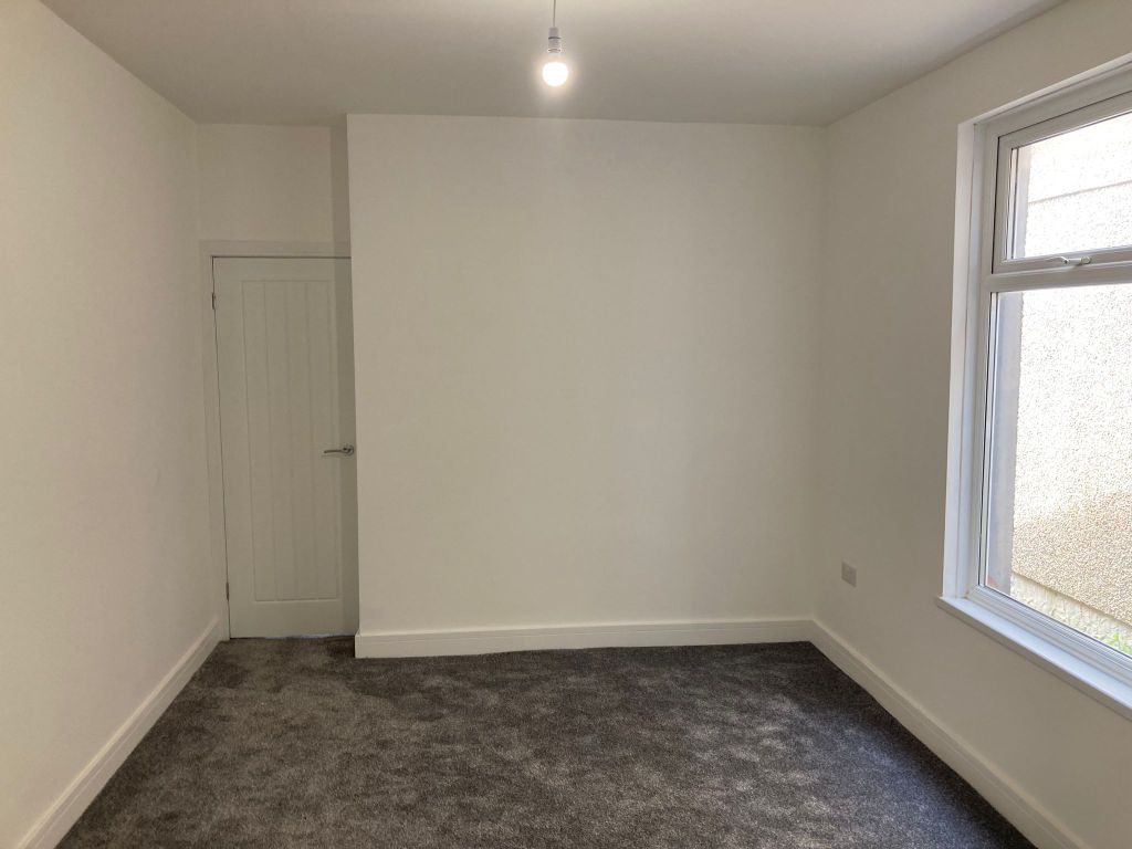 Property photo 3 of 12 Dining Room