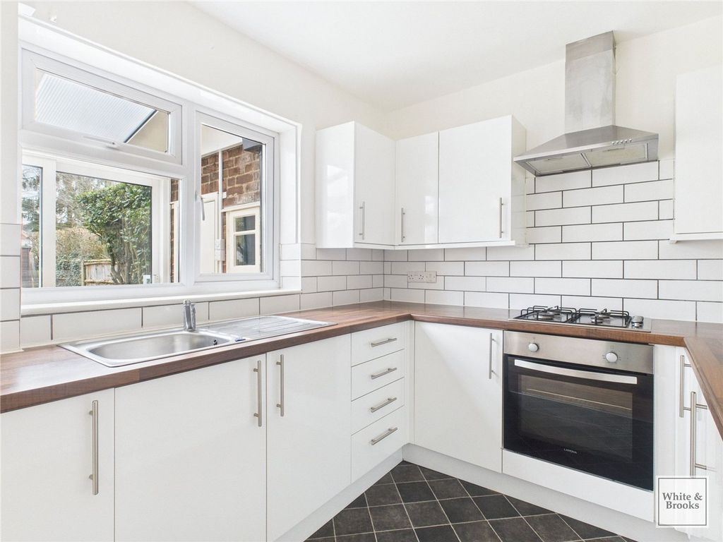 Property photo 3 of 18 Kitchen