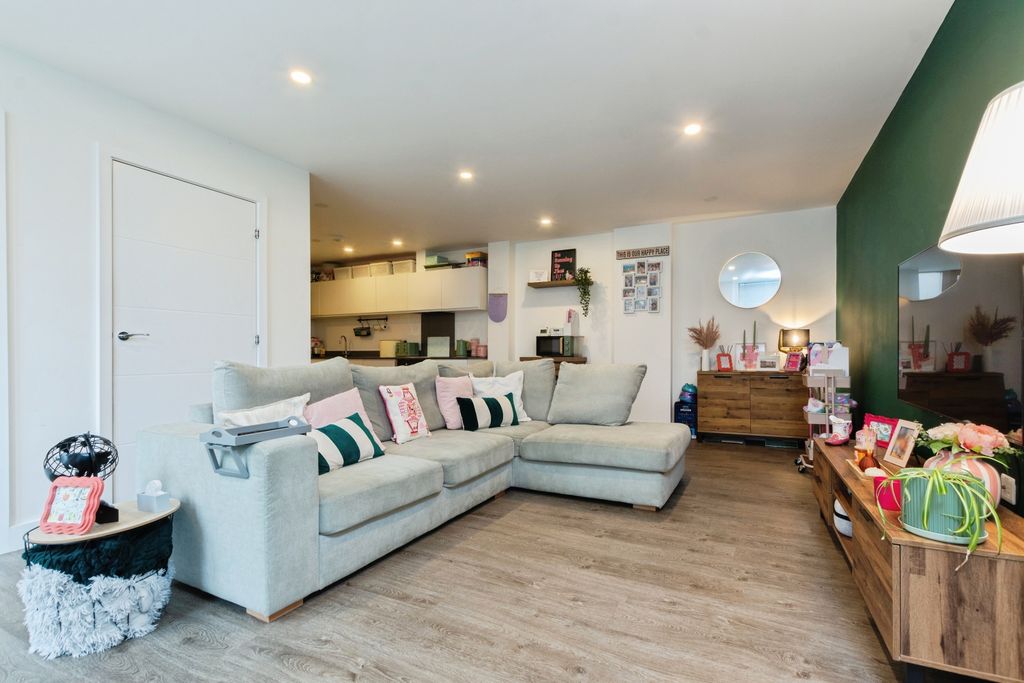 Property photo 2 of 20 Open Plan Living