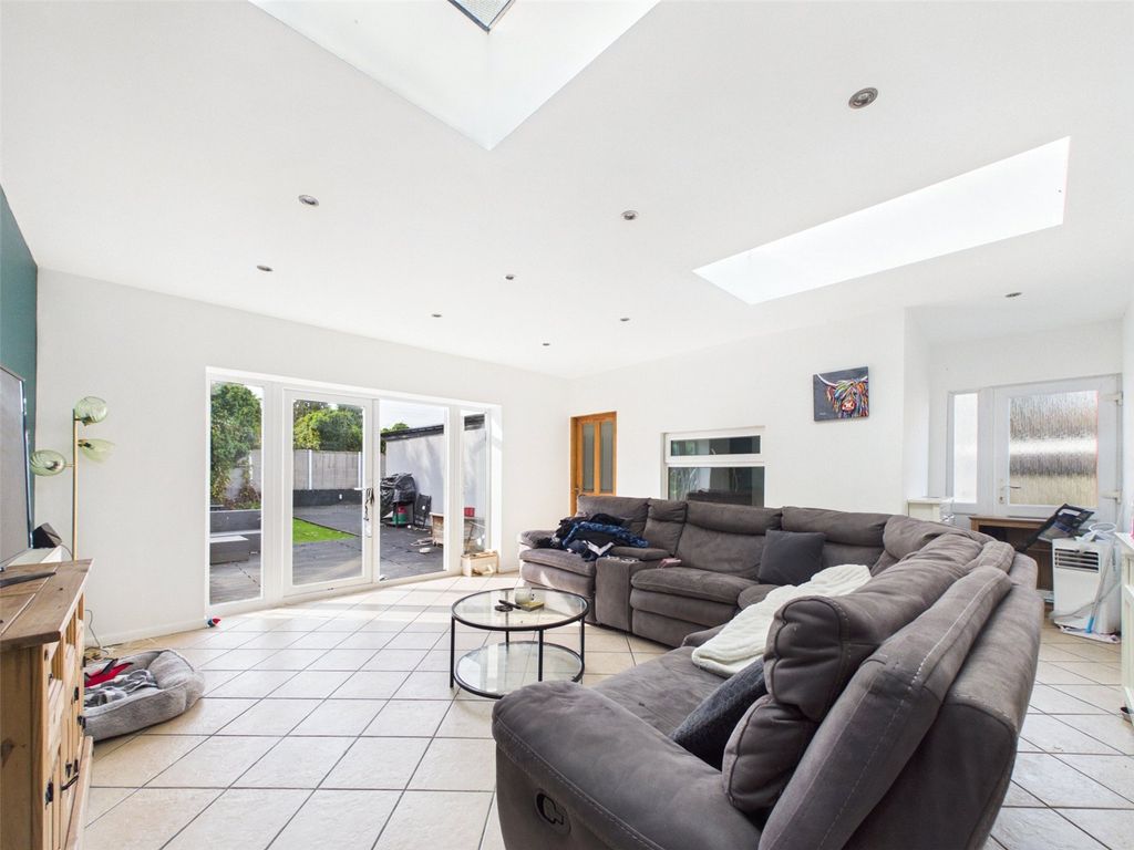 Property photo 3 of 16 Picture No. 28