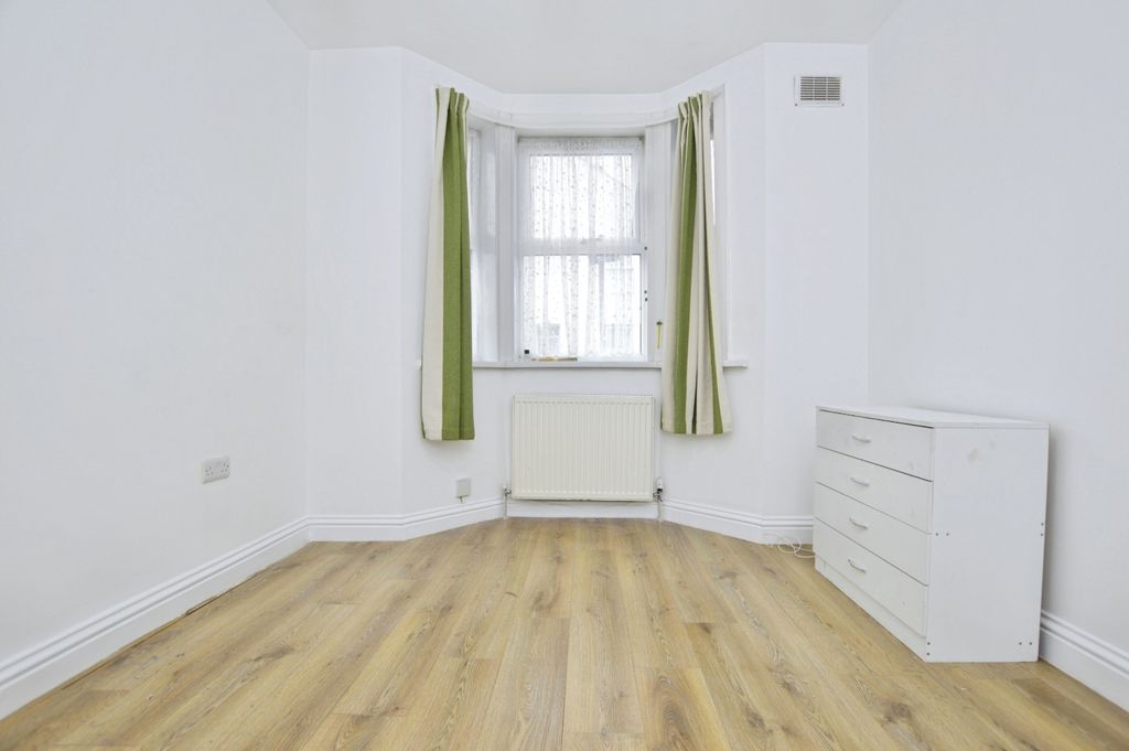 Property photo 2 of 11 Living Room