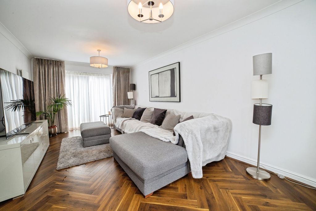 Property photo 2 of 20 Pbox-Img.Jpg